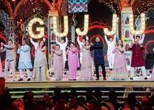 મુકેશ-અનિલ અંબાણીએ માતા કોકિલાબેન સહિત પરિવાર સાથે કર્યો ડાન્સ, જુઓ તસવીરો