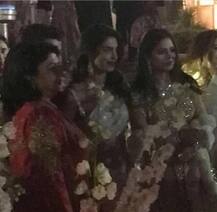 ઈશા અંબાણીની સંગીત સેરેમનીમાં કઈ-કઈ હસ્તીઓએ કર્યો ડાન્સ? જુઓ આ રહી તસવીરો