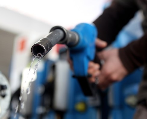 Explainer: आखिर क्यों बढ़ रही पेट्रोल-डीजल की कीमत? सरकारें कितना टैक्स लेती है, जानिए सबकुछ