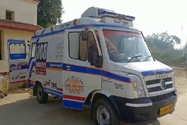 ઘટનાની જાણ થતાં લુણાવાડા પોલીસ સ્ટેશનની એક ટીમ સ્થળ ઉપર પહોંચીને આગળની કાર્યવાહી હાથધરી હતી. આ ઉપરાંત ત્રણે મૃતકોને પોસ્ટમોર્ટમ અર્થે હોસ્પિટલમાં ખસેડવામાં આવ્યા હતા.