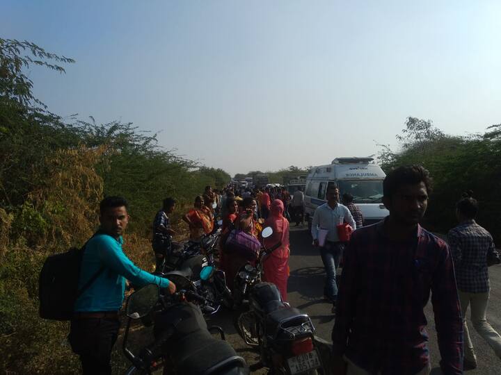 અકસ્માતની ઘટનાની જાણ થતાં જ આસપાસના લોકો ઘટના સ્થળ પર પહોંચી ગયા હતા અને બચાવની કામગીરી હાથ ધરી હતી. 