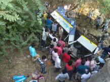 ભાવનગર: વલ્લભીપુર પાસે ખાનગી બસ ખીણમાં ખાબકતાં 4નાં મોત, મુસાફરોએ કરી બૂમાબૂમ