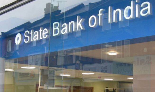 SBI પહેલા ICICI બેંક અને HDFC બેંકે પણ પોતાના વ્યાજ દરોમાં વધારો કરી ચૂકી છે. 1 ડિસેમ્બરે ICICI બેંકે શોર્ટ ટર્મ MCLRને 0.1 ટકા વધાર્યો હતો. ત્યારબાદ બેંકની એક, ત્રણ અને 6 મહિનાની અવધીવાળી લોન MCLR ક્રમશ: 8.55 ટકા, 8.6 ટકા અને 8.75 ટકા થઈ ગયો હતો.