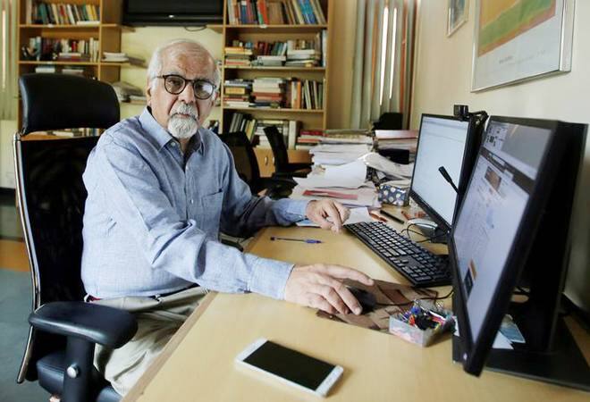 જણાવીએ કે, ઉર્જિત પટેલે 10 ડિસેમ્બરે જ ગવર્નર પદ પરથી રાજીનામું આપ્યું હતું. ત્યાર બાદ હવે સુરજીત ભલ્લાના રાજીનામાના અહેવાલ આવ્યા છે. પહેલા જ કહેવાતું હતું કે સ્વાયત્તાના મુદ્દે સરકાર અને આરબીઆઈ વચ્ચે ખેંચતાણને કારણે રાજીનામું આપશે પરંતુ ત્યારે કોઈ રીતે એવું ન થયું અને આ મુદ્દે સમાધાન માટે એક સમિતિની રચના કરવામાં આવી હતી, ત્યાર બાદ ઉર્જિત પટેલે રાજીનામું આપીને સૌને ચોંકાવી દીધા છે. 