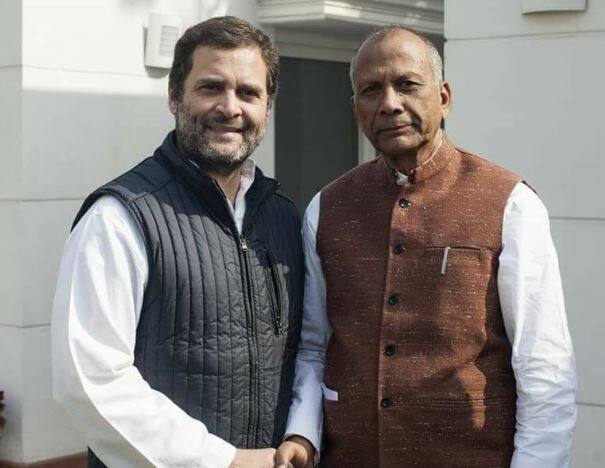 તામ્રધ્વજ સાહુઃ સરળ સ્વભાવના હોવાના કારણે તેઓ કોંગ્રેસના સીએમ પદના દાવેદારની રેસમાં સામેલ છે. કોંગ્રેસની ઓબીસી વિંગના રાષ્ટ્રીય અધ્યક્ષ હોવાના કારણે એક મોટા વર્ગમાં તેમની સારી પકડ છે. 2014 લોકસભા ચૂંટણીમાં છત્તીસગઢમાંથી કોંગ્રેસમાંથી જીતનારા એકમાત્ર સાંસદ હતા.