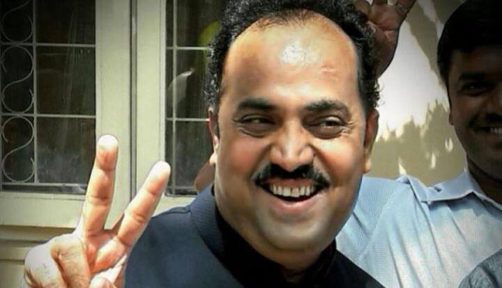 નવી દિલ્હીઃ મધ્યપ્રદેશ, રાજસ્થાન અને છત્તીસગઢમાં કોંગ્રેસને મળી રહેલી લીડ બાદ ભાજપ સાંસદ સંજય કાકડેએ પાર્ટીના દિગ્ગજ નેતાઓ સામે જ નારાજગી વ્યક્ત કરી છે. 