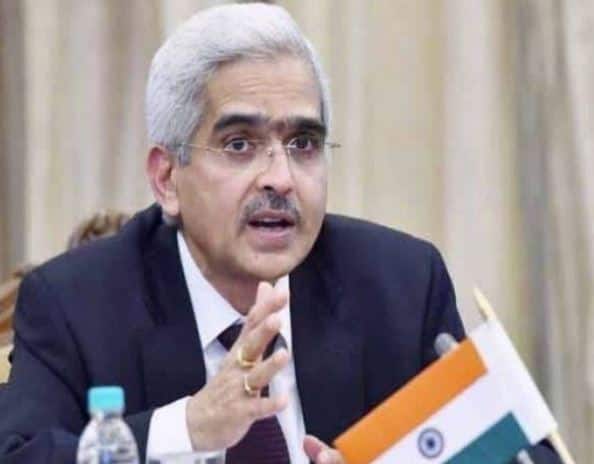 કેન્દ્રીય આર્થિક મામલાના સચિવ તરીકેના કાર્યકળ દરમિયાન શક્તિકાંત દાસને ભારતના સૌથી શક્તિશાળી લોકો પૈકીના એક માનવામાં આવતા હતા. તાજેતરમાં જ તેઓ પીએમ મોદી સાથે જી-20 સમિટમાં ભાગ લેવા આર્જેન્ટીના ગયા હતા. નોટબંધી બાદ તેઓ સતત મોદી સરકારની તરફેણ કરતા હતા. 