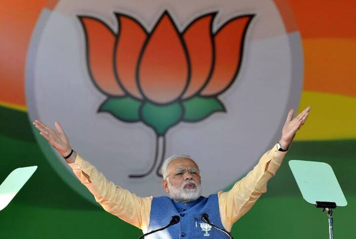 નવી દિલ્હીઃ વડાપ્રધાન નરેન્દ્ર મોદીએ વિધાનસભા ચૂંટણીમાં કોંગ્રેસને જીત માટે અભિનંદન પાઠવ્યા છે. તેની સાથે જ તેમણે તેલંગાણામાં જીતનારા કેસીઆર ગારુ અને મિઝોરમમાં શાનદાર પ્રદર્શન કરનારી એમએનએફને પણ અભિનંદન આપ્યા છે. રાજસ્થાન અને છત્તીસગઢમાં કોંગ્રેસની વાપસી થઈ છે પરંતુ હજુ પણ મધ્યપ્રદેશમાં કાંટાની ટક્કર જોવા મળી રહી છે.