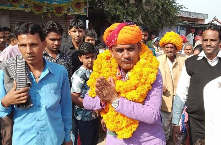 અસિંદ સીટ પરથી ભારતીય જનતા પાર્ટીના જબ્બર સિંહ સાંખલાની 154 વોટથી જીત થઈ હતી. જે રાજસ્થાન વિધાનસભા ચૂંટણીમાં કોઈપણ ઉમેદવારનો સૌથી ઓછા વોટ અંતરથી થયેલો વિજય છે. ભાજપના ઉમેદવારને 70249 અને કોંગ્રેસના મનીષ મેવાડાને 70095 વોટ મળ્યા હતા. ત્રીજા નંબર પર રહેલા રાષ્ટ્રીય લોકતાંત્રિક પાર્ટીના મનસુખ સિંહને 42070 વોટ મળ્યા હતા. નોટાને 2943 મત મળ્યા હતા.