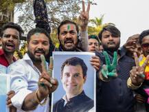 મધ્ય પ્રદેશમાં રાજ્યપાલ આનંદીબેન પટેલે ક્યા પક્ષના નેતાને સરકાર રચવાની ચર્ચા માટે બપોરે મળવા બોલાવ્યા?