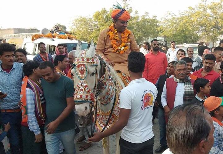 રાજસ્થાનની અસિંદ સીટ પરથી ભારતીય જનતા પાર્ટીના જબ્બર સિંહ સાંખલાની 154 વોટથી જીત થઈ હતી. જે રાજસ્થાન વિધાનસભા ચૂંટણીમાં કોઈપણ ઉમેદવારનો સૌથી ઓછા વોટ અંતરથી થયેલો વિજય છે. ભાજપના ઉમેદવારને 70249 અને કોંગ્રેસના મનીષ મેવાડાને 70095 વોટ મળ્યા હતા. ત્રીજા નંબર પર રહેલા રાષ્ટ્રીય લોકતાંત્રિક પાર્ટીના મનસુખ સિંહને 42070 વોટ મળ્યા હતા. નોટાને 2943 મત મળ્યા હતા. 