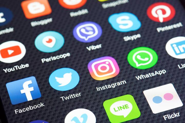 ઈન્સ્ટાગ્રામના આ નવા વોઈસ મેસેજની એક ખાસ વાત એ છે કે, યુઝર્સ તેમના દ્વારા મોકલવામાં આવેલા કોઈ મેસેજને અનસેન્ડ પણ કરી શકે છે. તે માટે યુઝર્સને તેમના દ્વારા મોકલવામાં આવેલા મેસેજ પર લોંગ પ્રેસ કરવાથી તેના પર અનસેન્ડનું ઓપશન આવશે. નોંધનીય છે કે, ઈન્સ્ટાગ્રામ અને વોટ્સએપ ફેસબુકની માલિકીવાળી કંપની છે અને જ્યારે વોઈસ મેસેજની વાત છે ત્યારે સમગ્ર દુનિયામાં ભારતમાં આ ફિચરનો સૌથી વધારે ઉપયોગ થાય છે.