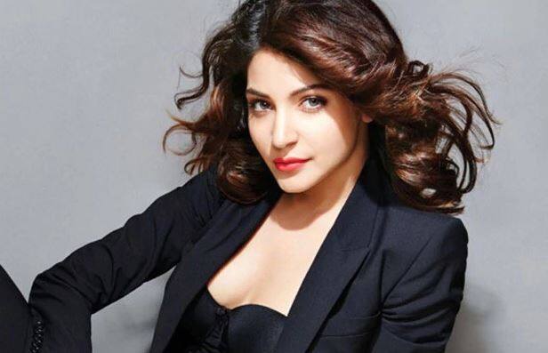 અનુષ્કાએ એક નિવેદનમાં કહ્યું કે, “શાકાહારી બનવાનો નિર્ણય મારા માટે અત્યાર સુધી સૌથી સારા નિર્ણયમાંનો એક છે. હવે હું વધું ઉર્જાવાન, સ્વસ્થ અનુભવી રહી છું અને ખૂબજ ખુશ છું કે મારા ખાવામાં કોઈ પણ પશુને કષ્ટ આપવો પડતો નથી. ”