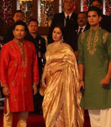 સચિન તેડુંલકર પત્ની અને પુત્ર અર્જૂન સાથે