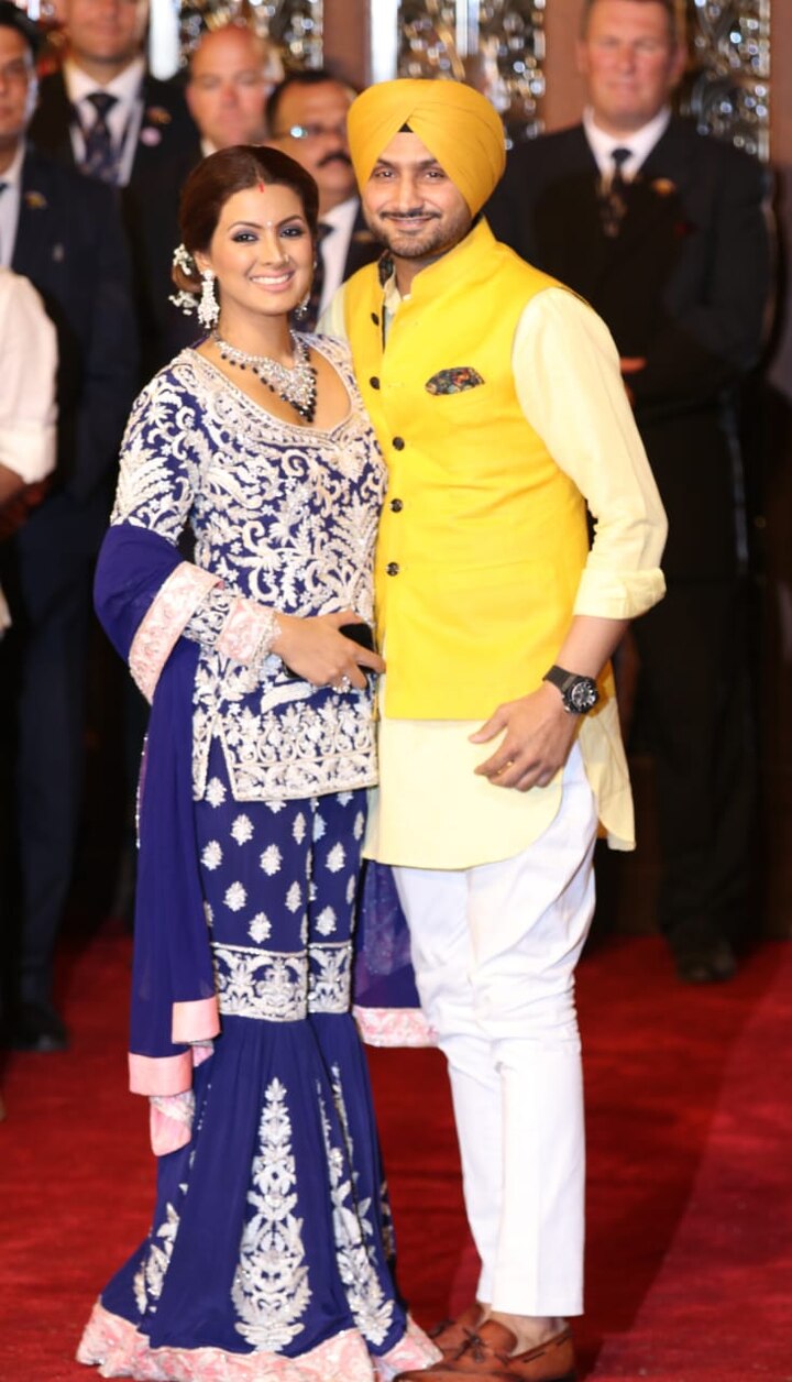 સ્ટાર ઓફ સ્પિનર હરભજન સિંહ પત્ની ગીતા બસરા સાથે સામેલ થયો હતો.