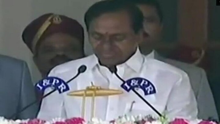 King KCR takes oath as Telangana CM for second term ચંદ્રશેખર રાવ બીજી વખત બન્યા તેલંગણાના મુખ્યમંત્રી, લીધા શપથ