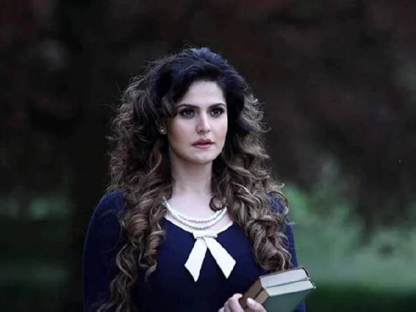 મુંબઇઃ બૉલીવુડ હૉટ અભિનેત્રી અને સલમાનની એક્ટ્રેસ તરીરે જાણીતી થયેલી ઝરીન ખાન હવે નવા વિવાદોમાં ફસાઇ છે, ઝરીન ખાને કારથી ટક્કર મારતા એક બાઇક ચાલક યુવાનનુ મોત થઇ ગયુ છે. આ એક્સિડેન્ટ ગોવામાં થયુ હોવાના રિપોર્ટ છે.