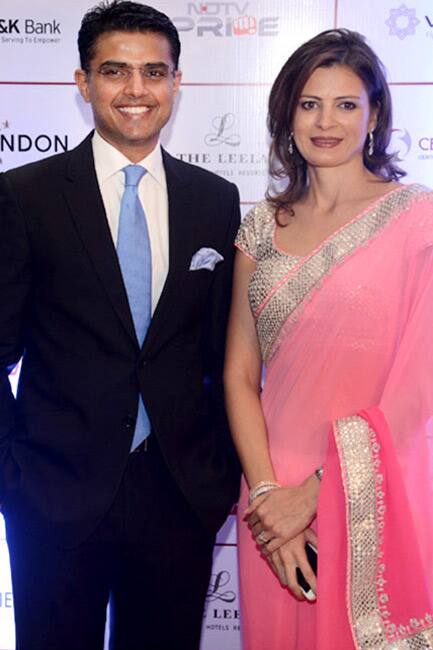 રાજસ્થાન વિધાનસભા ચૂંટણીમાં કૉંગ્રેસની મોટી જીત થઇ છે. જેનો શ્રેય સચિન પાયલટને પણ આપવામાં આવી રહ્યો છે. ત્યારે આજે કૉંગ્રેસે રાજસ્થાનના નાયબ મુખ્યમંત્રી તરીકેની કમાન સચિન પાયલટને સોંપી છે અને પાર્ટીના દિગ્ગજ નેતા અશોક ગહેલોતને મુખ્યમંત્રી બનાવ્યા છે. 