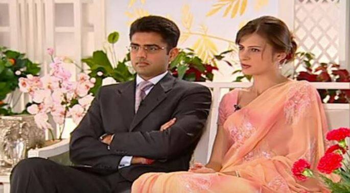  સચિન પાયલટે લગ્ન પહેલા રાજકારણમાં પગ મુકવાનું ક્યારેય વિચાર્યું નહોતું. પરંતુ તેમના પિતા રાજેશ પાયલટના નિધન બાદ તેણે રાજનીતિમાં પગ મુક્યો. અને સૌથી નાની વયે 2004માં લોકસભા ચૂંટણીમાં દોસા(રાજસ્થાન)થી મોટી જીત મેળવી હતી. 