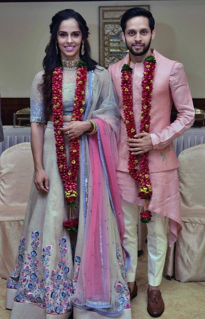 કેટલાક દિવસો અગાઉ સાઇના નેહવાલે કહ્યું હતું કે, 20 ડિસેમ્બરથી તે પ્રીમિયર બેડમિન્ટન લીગમાં વ્યસ્ત થઇ જશે. ત્યારબાદ તે ટોક્યો ગેમ્સ માટે ક્વોલિફાઇ શરૂ થઇ જશે એટલા માટે તેઓ 16 ડિસેમ્બરના રોજ લગ્ન કરી લઇશું. હવે બંન્નેએ ખૂબ સાદગીથી લગ્ન કરી લીધા અને તેની તસવીરો ઇન્સ્ટાગ્રામ પર પોસ્ટ કરી હતી. સાઇનાએ તેની તસવીરો નીચે લખ્યું કે, મારી જીવનની સૌથી શ્રેષ્ઠ મેચ. 