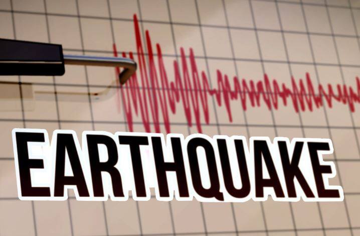 સુરત:સુરત શહેર અને તેની આજુબાજુના વિસ્તારનાં મોડી રાત્રે ભૂકંપના આંચકા અનુભવાયા હતા. હજીરા સહિત કાંઠા વિસ્તારમાં આ આંચકાનો અનુભવ થયો હતો. જેના કારણે લોકોમાં ભયનો માહોલ જોવા મળ્યો હતો.