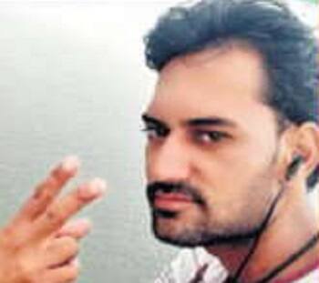 અંશુના છાતી પર ધારદાર છરીના ઘા મારીને તેની હત્યા કરવામાં આવી હતી. નશાની હાલતમાં હોવાથી અંશુ ઘાનું દર્દ સમજી શક્યો નહતો અને તરફડીયા મારતો હતો. બે કલાક સુધી હત્યારી અંકિતા પ્રેમીની લાશ લઈને બેસી રહી હતી અને તડપતા તડપતાં આખરે અંશુએ આખરી શ્વાસ લીધો હતો. અંશુ કણસતો હતો અને અંકિતા તેનો ક્રૂર આનંદ લઈ રહી હતી.