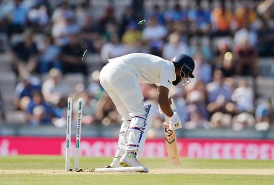 રાહુલની બેટિંગમાં ટેકનીકની ખામી જોવા મળી રહી છે જેના કારણે અંદર આવતો બોલ તેના બેટ અથવા ઇન્સાઈડ એજ થઈને વિકેટ પડી જાય છે અથવા તો એલબીડબલ્યૂ આઉટ થઈ જાય છે. 