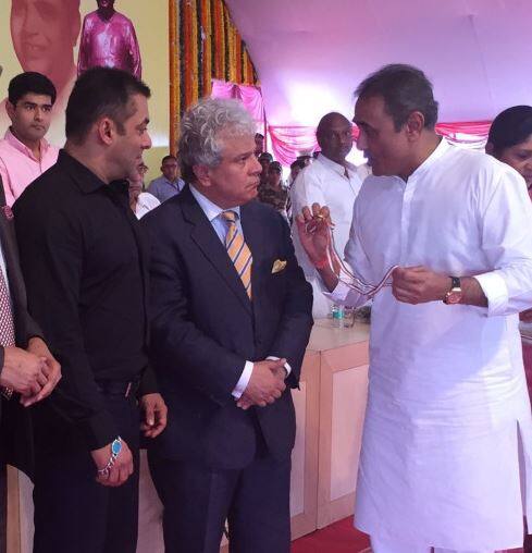 સલમાને આગળ જણાવ્યું કે, જો હું બીજે ક્યાંય રહેતો હોત તો હું ન જોત કે કઈ પાર્ટીના છે. જે વ્યક્તિ સંસદીય મત વિસ્તારમાં સારું કામ કરતા હોય તે મારા મતે સારા છે. જો હું છીંદવાડાની વાત કરું તો કમલનાથને વોટ આપીશ. જો હું ગોંદિયામાં હોઉ તો પ્રફુલ્લ પટેલને વોટ આપીશ. તેઓ મારા મિત્ર છે.