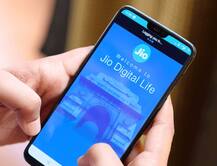 10 કરોડ લોકોને સસ્તા સ્માર્ટફોન આપવાની તૈયારીમાં છે જિયો, આ કંપની સાથે થઈ રહી છે વાતચીત, જાણો વિગત