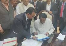 શપથના ગણતરીના કલાકોમાં જ કમલનાથનો મોટો નિર્ણય, ખેડૂતોના દેવા માફીની ફાઇલ પર કરી સહી