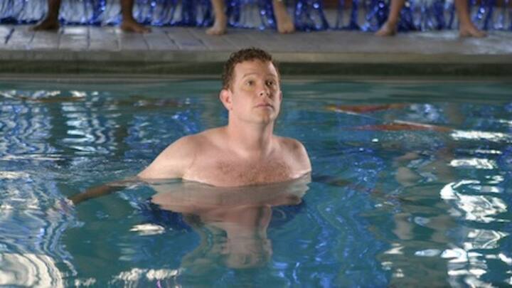 તેમને ઇન્ટટરનેટ કે મેસેજ એટલે કે ઓનલાઇન ડેટિંગ એપ દ્વારા નાબાલિગ છોકરીનું યૌન ઉત્પીડન કર્યુ છે, આની તપાસ ચાલી રહી છે. ઉપરાંત તેમના ઉપર નાબાલિગને પોર્ન વીડિયો અને મેસેજ મોકલવાનો પણ આરોપો લાગ્યા છે.