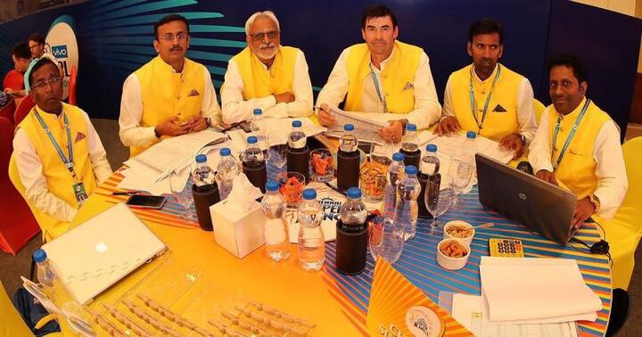 આઇપીએલ માટે 350 ખેલાડીઓની બોલી બપોરે 2:30 વાગે બોલાવવાની શરૂ થશે. 8 ફ્રેન્ચાઇઝીઓ આમાં ભાગ લેશે. 