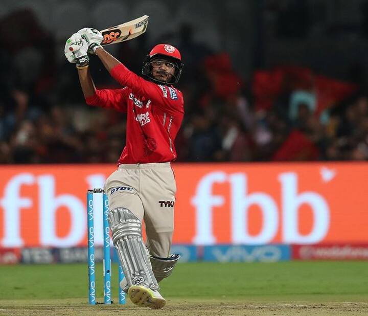 અક્ષર પટેલ આઈપીએલની વિવિધ ફ્રેન્ચાઈઝી તરફથી રમી ચુક્યો છે. અક્ષર મુંબઈ ઈન્ડિન્સ, કિંગ્સ ઈલેવન પંજાબમાં પોતાનો જલવો દેખાડી ચુક્યો છે, હવે તે નવી સીઝનમાં નવી ટીમ તરફથી પોતાની કૌશલ્ય બતાવશે. તાજેતરમાં જ તે ઈંગ્લેન્ડની કાઉન્ટી ક્લબ ડરહામ તરફથી રમતો જોવા મળ્યો હતો. જેમાં તેણે ઘણું શાનદાર પ્રદર્શન કર્યું હતું. 