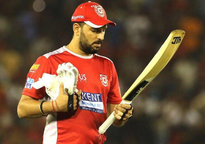 બે વખત વર્લ્ડકપ વિજેતા ટીમના ખેલાડી રહી ચુકેલા યુવરાજ સિંહનું કેરિયર ખતમ થઈ ગયું છે. ત્રણ વર્ષ પહેલા 2015માં યુવરાજ સિંહને આઈપીએલ હરાજીમાં 16 કરોડ રૂપિયામાં ખરીદાયો હતો. જ્યારે 2018માં પંજાબે 2 કરોડ રૂપિયામાં ખરીદ્યો હતો.