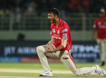 ટીમ ઈન્ડિયાના હીરો અક્ષરના પિતાને થયેલો ગંભીર અકસ્માત, અક્ષર કઈ રીતે પિતાને લઈ આવ્યો હતો મોતના મોંમાંથી બહાર ?