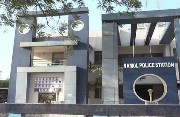 ત્યાર બાદ વિશાલસિંહ બદનામ થવા ન માંગતા હોવાથી 5,000 આપી દીધા હતાં. જોકે બીજી વખત પૈસા માટે ફોન ધર્મીષ્ઠા પંડ્યાનો આવતા તેને પૈસા આપવાની ના પાડી દીધી હતી. તેથી તેણે એક વખત મસાજ પાર્લર વિશે છાપ્યું હતું. 