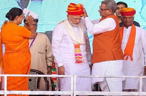 છત્તીસગઢ, તેલંગાણા અને મિઝોરમમાં મોદીએ 8 રેલી કરી હતી. આ કેમ્પેન દ્વારા તેમણે 26 વિધાનસભા સીટ કવર કરી હતી. પરંતુ તેમાંથી ભાજપને માત્ર એક જ સીટ મળી હતી. રિપોર્ટ પ્રમાણે મધ્યપ્રદેશ, છત્તીસગઢ, રાજસ્થાન જેવા હિન્દીભાષી રાજ્યો અને તેલંગાણામાં યોગી મહત્વના ચૂંટણી પ્રચારક બન્યા છે. 