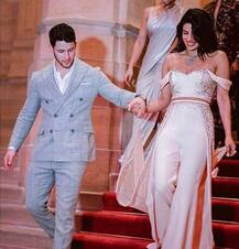 પ્રિયંકા સાથે નિક જોનાસનો રૉમેન્ટિક પૉઝ, લગ્નની કેટલીક Unseen તસવીરો થઇ વાયરલ