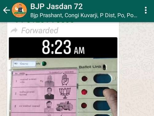 જસદણ: આજે જસદણ વિધાનસભાની પેટાચૂંટણીની પ્રક્રિયા દરમિયાન ભાજપ જસદણ નામના વોટ્સએપ ગ્રૂપમાં પોલારપર ગામના ઈવીએમનો એક ફોટો વાયરલ થયો છે. આ ફોટોમાં મતદાર ભાજપના ઉમેદવાર કુંવરજી બાવળિયાને મત આપતો જોવા મળે છે. તેને લઈ ફોટો પાડનારા વ્યક્તિ સામે ચૂંટણી પંચના નિયમ હેઠળ કાર્યવાહી થશે.