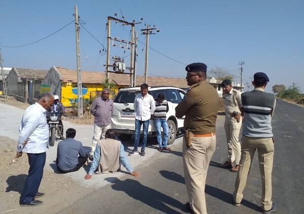 પોલીસ વડાને કરવામાં આવેલી ફરિયાદમાં કહેવામાં આવ્યું છે કે, કોંગ્રેસે ટેલિફોનિક ફરિયાદ કરીને પોલીસની ટીમ મોકલવાની માંગણી કરી છે.