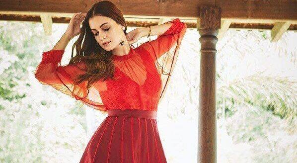 નોંધનીય છે કે, આ મીટિંગમાં અક્ષય કુમાર, અજય દેવગન, ફિલ્મ નિર્માતા કરણ જોહર, રાકેશ રોશન અને સેન્સર બોર્ડના પ્રમુખ પ્રસુન જોશી અને પ્રૉડ્યૂસર ગિલ્ડ ઓફ ઇન્ડિયાના અધ્યક્ષ સિદ્વાર્થ રૉય કપૂર હાજર હતા.