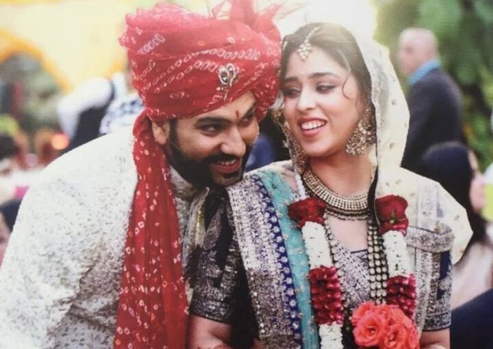 ઉલ્લેખનીય છે કે, એડિલેડ ટેસ્ટમાં રોહિતને પ્લેઇંગ ઇલેવનમાં સામેલ કરવામા આવ્યો હતો, પણ નિષ્ફળ રહ્યો હતો. રોહિતે પહેલી ઇનિંગમાં 37 અને બીજી ઇનિંગમાં 1 રન કર્યો હતો.