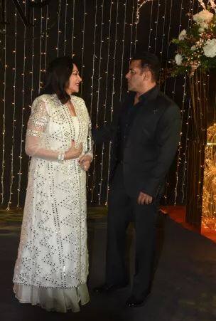 સલમાનના ફોટો સેશન દરમિયાન જ્યારે સિમી ત્યાં પહોંચી ત્યારે સલમાને તેની સાથે ઉષ્માભેર મુલાકાત કરી હતી.