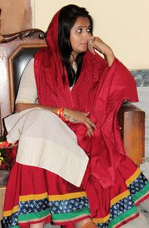 બીજેપી નેતા રેશ્મા પટેલે શેર કરી પોતાની ગ્લેમરસ અંદાજવાળી નવી તસવીરો, ક્લિક કરીને જુઓ અહીં....