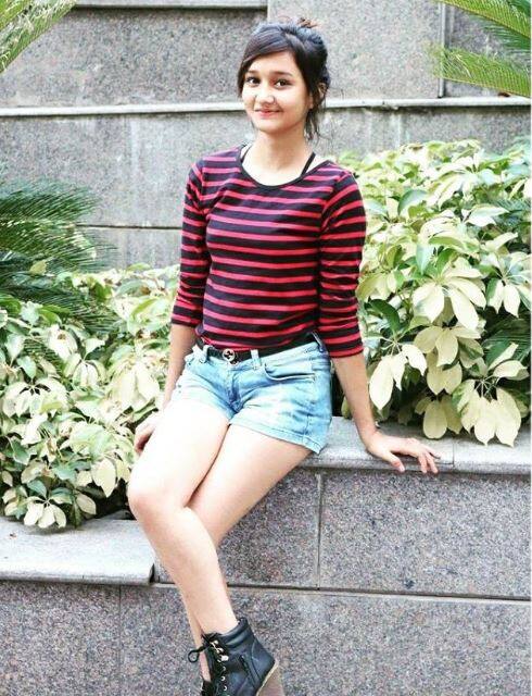 પ્રેમ, જિંદગીભર સાથે રહેવાની ઇચ્છા, ત્યારબાદ ઝઘડા અને પછી અંત… આ ઘટનામાં કોઇ ત્રીજા માણસે એવું ઝેર નાખ્યું કે બોયફેન્ડનું ગળું દબાવ્યા બાદ પોતાની જાતે હાથની નસ કાપી નાખી. રૂમમાં ફરતી રહી, અને ત્યારબાદ વીજળીનો તાર કાઢીને પંખા સાથે બાંધીને પોતાની જાતને લટકાવી દીધી હતી. બન્નેનો મૃતદેહ પોલીસને એવી હાલતમાં મળ્યો કે પોલીસના રૂમમાં પ્રવેશતા હોંશ ઉડી ગયા.