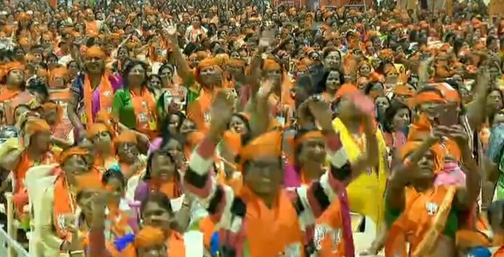 જનધન યોજના હેઠળ 34 કરોડ ખાતા ખોલ્યાં, જેમાં 18 કરોડ ખાતા બહેન-બેટીઓના ખાતા ખુલ્યાં. સુકન્યા સમૃદ્ધિ યોજના હેઠળ 1.50 કરોડથી વધુ ખાતા ખુલી રહ્યા છે, જેમાં 30 હજાર કરોડથી વધુ પૈસા જમા થયા. મુદ્રા યોજના હેઠળ આપવામાં આવેલી 15 કરોડની લોનમાંથી 11 કરોડ મહિલાઓ સામેલ છે.