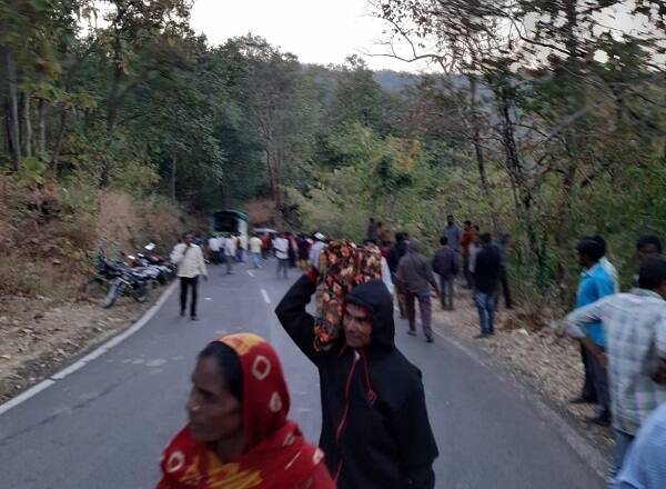 બાળકો બસની નીચે દબાયેલા જણાતા તેમને બહાર કાઢવા માટે બરડીપાડા ગામના લોકો અને વહીવટીતંત્રના કર્મચારીઓએ જનરેટરની મદદ લીધી હતી. કટર મંગાવી બસ નીચે દબાયેલા બાળકોને બસનો કેટલોક ભાગ કાપી કાઢવાની તજવીજ હાથ ધરી હતી.