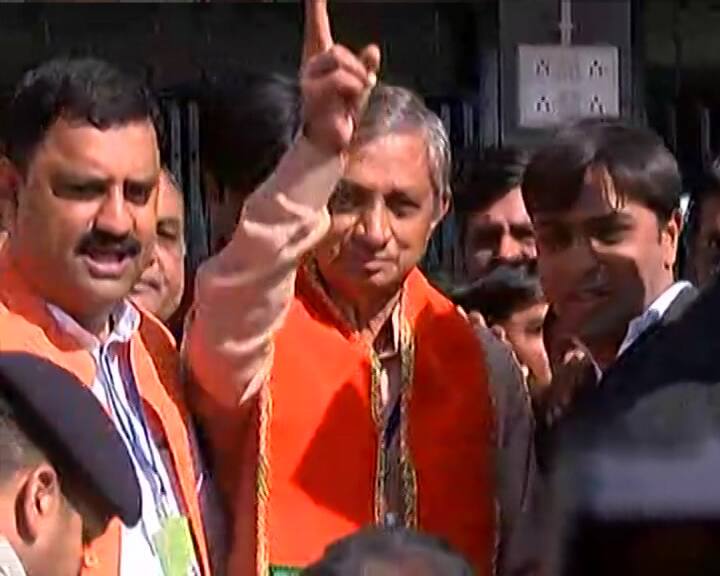  રૂપાણીએ કહ્યું કે આ ચૂંટણીનો વિજય એવો સંકેત આપે છે કે અમે 2019ની લોકસભા ચૂંટણીમાં ગુજરાતની તમામ બેઠકો જીતીશું. ખેડૂતોના નામે કોગ્રેસે ઘણા બધા નાટકો કર્યા, છતાં ખેડૂતોએ ભાજપને મત આપ્યા છે. 