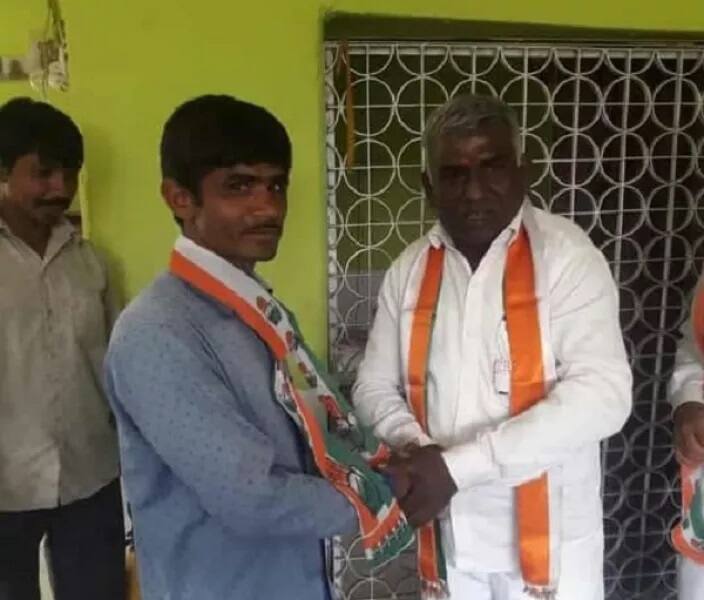 જસદણઃ જસદણ-વિછીંયા વિધાનસભા માટે હાલમાં મતગણતરી ચાલી રહી છે. કોંગ્રેસના ઉમેદવાર અવસર નાકિયા અને ભાજપના ઉમેદવાર કુંવરજી બાવળિયા બન્ને સામ સામે મેદાને છે. મતગણતરી દરમિયાન એક ચોંકાવનારી વાત સામે આવી છે. 