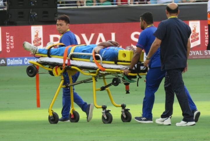 એશિયા કપમાં પાકિસ્તાનની સામેની મેચમાં ઈજાગ્રસ્ત થયા બાદ હાર્દિક પંડ્યાને સ્ટ્રેચર પર સુવડાવીને મેદાન બહાર લઈ જવાયો હતો.